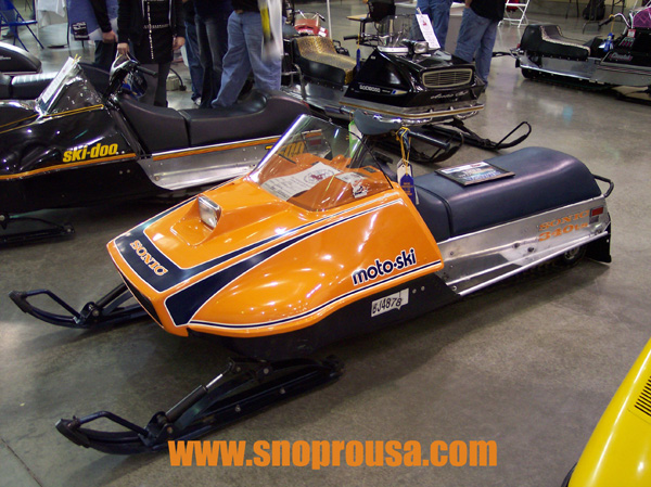 vintage-snowmobile-show-winter-knights-2012-033.jpg